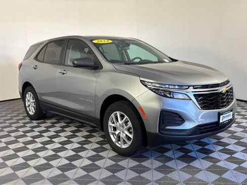 Used 2024 Chevrolet Equinox LS w/ LS Convenience Package AWD/4WD image 3