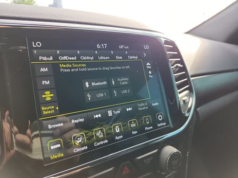 Used 2021 Jeep Grand Cherokee Laredo X AWD/4WD image 19