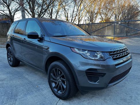 Used 2019 Land Rover Discovery Sport SE image 6