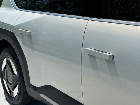 New 2026 Kia EV9 Wind AWD/4WD image 10