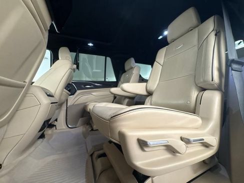 Used 2023 Cadillac Escalade Premium Luxury w/ LPO, Floor Liner Package AWD/4WD image 10