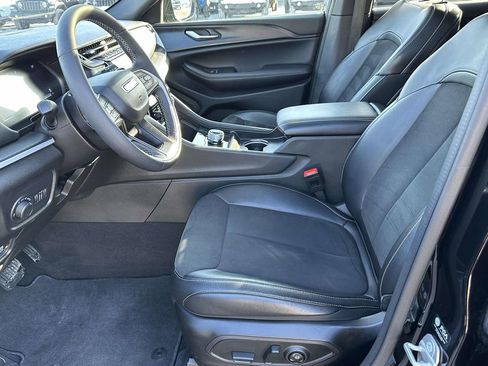 Used 2024 Jeep Grand Cherokee Altitude image 17