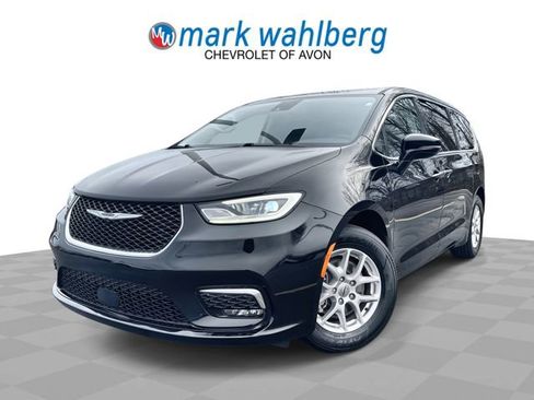 Used 2024 Chrysler Pacifica Touring-L FWD image 1