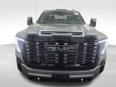 Used 2025 GMC Sierra 2500 Denali Ultimate AWD/4WD image 2