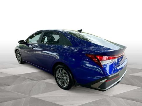 Used 2024 Hyundai Elantra SEL FWD image 6
