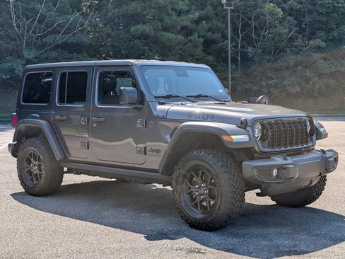 Used 2024 Jeep Wrangler Unlimited Sport AWD/4WD image 11