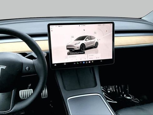 Used 2024 Tesla Model Y Performance AWD/4WD image 6