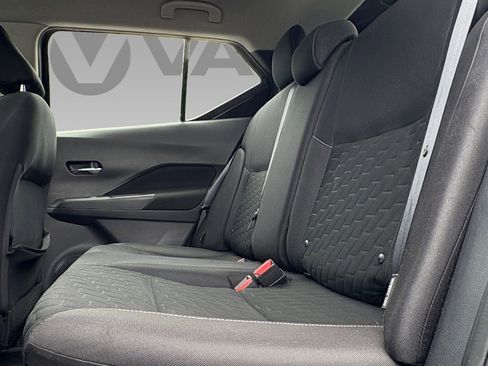 Used 2022 Nissan Kicks SV FWD image 3