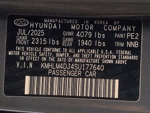 Used 2025 Hyundai Elantra Hybrid FWD image 33