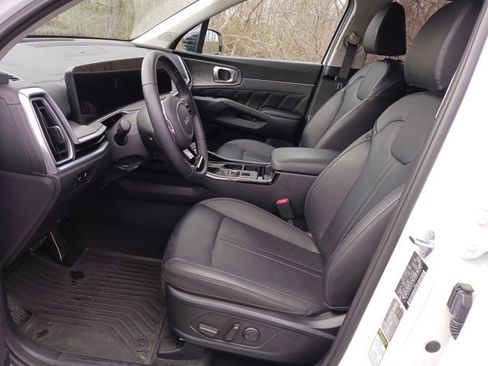 Used 2025 Kia Sorento SX image 12