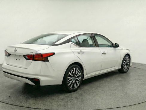 Used 2025 Nissan Altima 2.5 SV FWD image 9