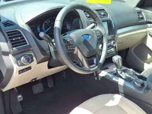 Used 2018 Ford Explorer XLT w/ Equipment Group 202A AWD/4WD image 19