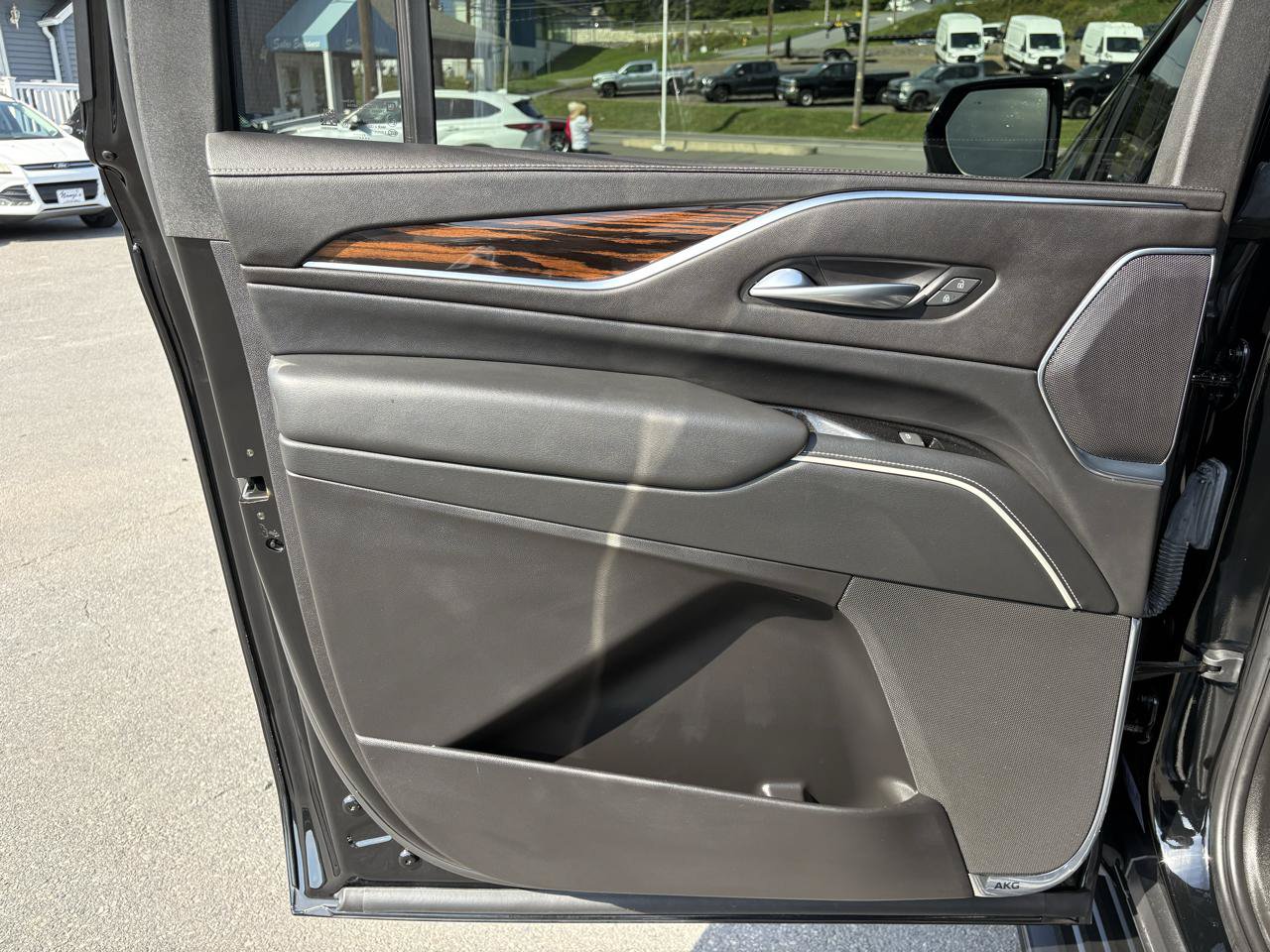 Used 2023 Cadillac Escalade ESV Premium Luxury w/ LPO, Radiant Package AWD/4WD image 21