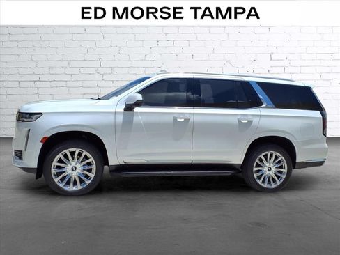 Used 2024 Cadillac Escalade Premium Luxury AWD/4WD image 2