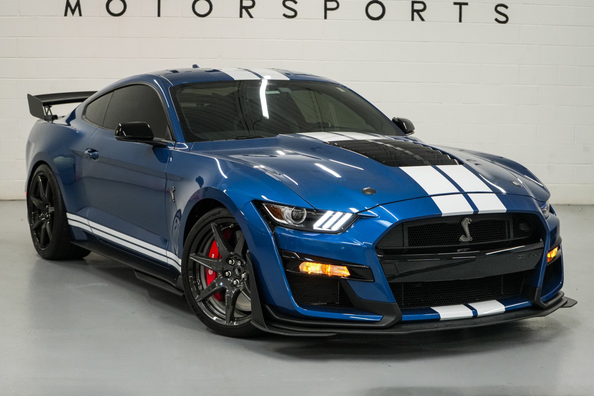 Used 2020 Ford Mustang Shelby GT500 w/ Carbon Fiber Track Pack RWD image 1