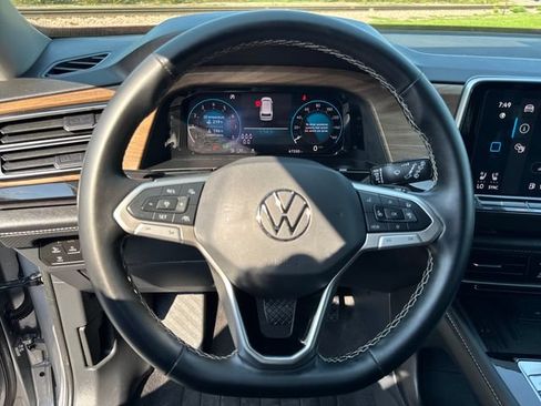 Used 2025 Volkswagen Atlas SE AWD/4WD image 15