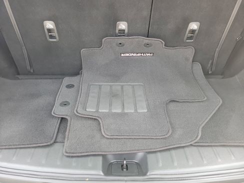 Used 2025 Nissan Pathfinder SV image 11