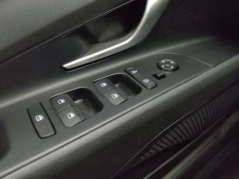 Used 2025 Hyundai Elantra SE FWD image 27