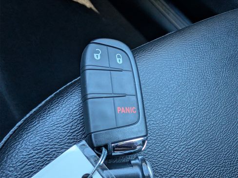 Used 2024 Jeep Compass Latitude image 36