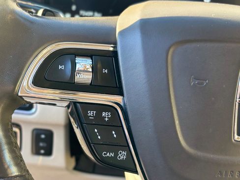 Used 2021 Lincoln Navigator L Reserve w/ Luxury Package image 38