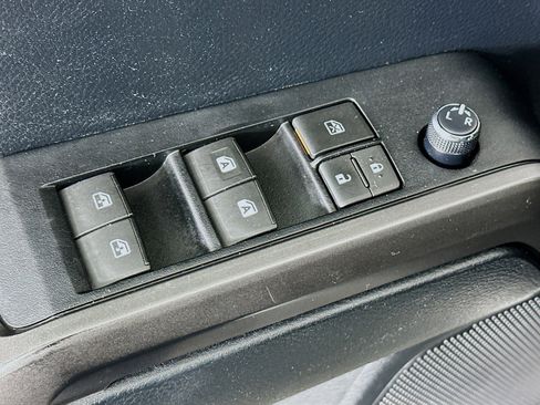 Used 2016 Toyota Tacoma TRD Sport w/ Towing Package AWD/4WD image 15
