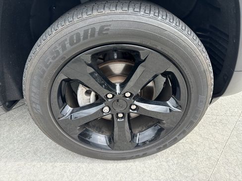 Used 2024 Jeep Grand Cherokee Altitude AWD/4WD image 11