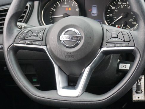 Used 2019 Nissan Rogue Sport S image 27