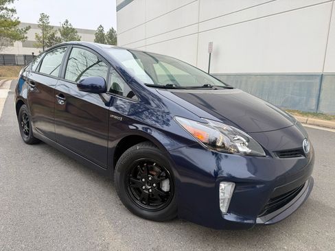 Used 2015 Toyota Prius Three image 1