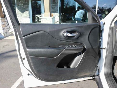 Used 2015 Jeep Cherokee Limited image 11