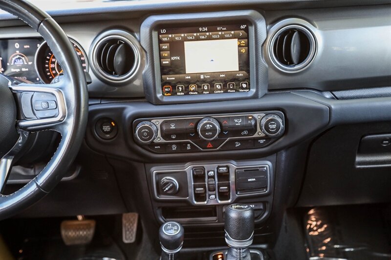 Used 2018 Jeep Wrangler Unlimited Sahara AWD/4WD image 18