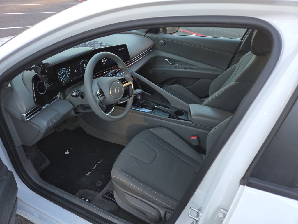 Certified 2024 Hyundai Elantra SEL FWD image 10