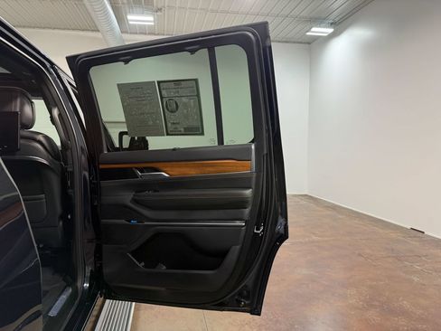 Used 2024 Jeep Grand Wagoneer Series III w/ Rear Seat Video Group 1 AWD/4WD image 64