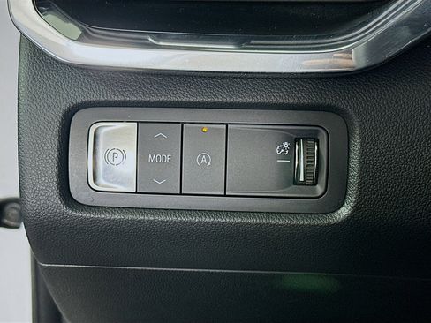 Used 2025 GMC Acadia Elevation image 16