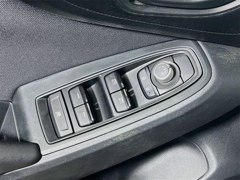 Used 2022 Subaru Crosstrek 2.0i Premium w/ Moonroof Package image 17