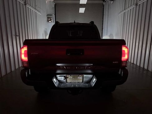 Used 2019 Toyota Tacoma TRD Off-Road w/ Technology Package AWD/4WD image 8