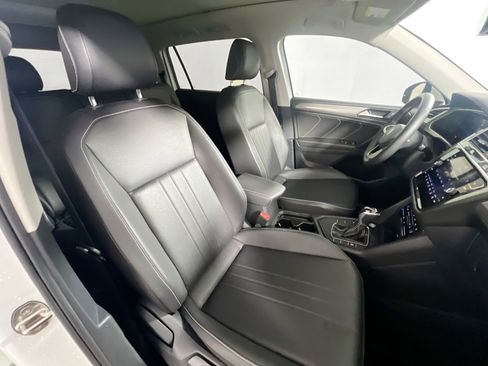 Used 2023 Volkswagen Tiguan SE image 31