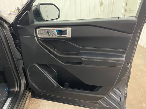 Used 2020 Ford Explorer Limited w/ Class III Trailer Tow Package image 38