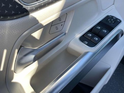 Certified 2025 Mercedes-Benz GLB 250 image 18