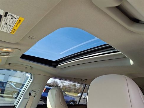 Used 2022 Toyota Highlander XLE image 18