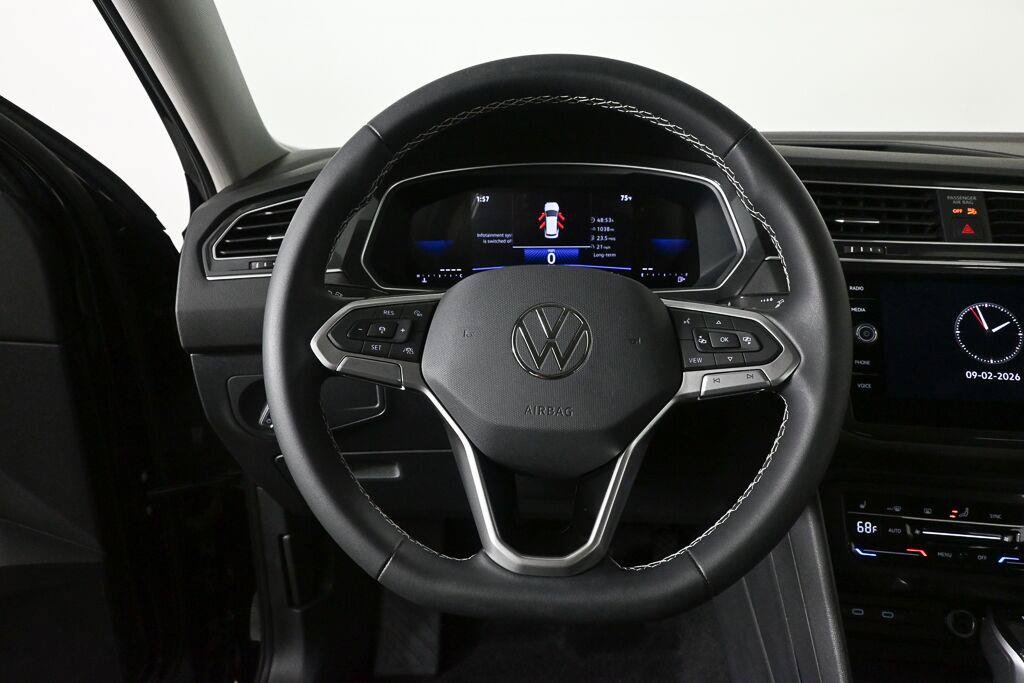 Used 2023 Volkswagen Tiguan SE FWD image 5