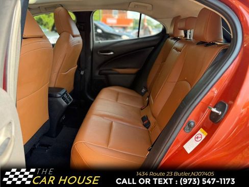 Used 2019 Lexus UX 200 w/ Premium Package FWD image 18