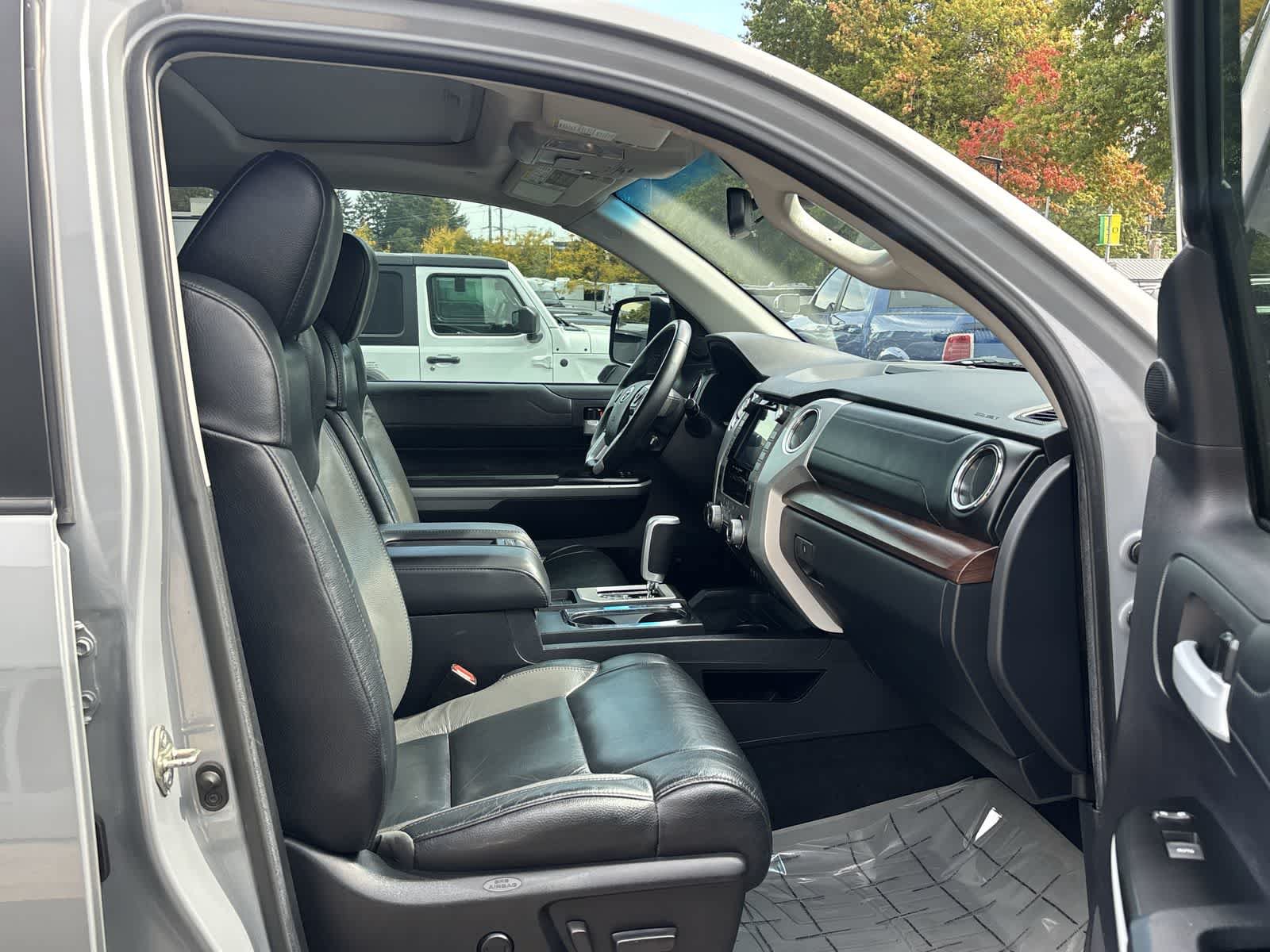 Used 2020 Toyota Tundra Limited w/ Limited Premium Package AWD/4WD image 9