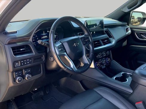 Used 2022 Chevrolet Tahoe Z71 w/ Luxury Package AWD/4WD image 18