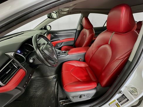 Used 2019 Toyota Camry XSE image 13