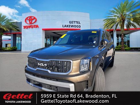Used 2024 Kia Telluride EX w/ EX Captain's Chair Package image 1