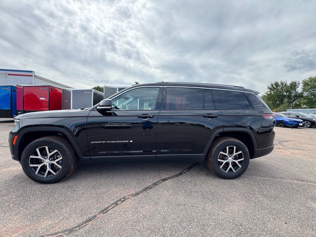 Used 2023 Jeep Grand Cherokee L Limited AWD/4WD image 4