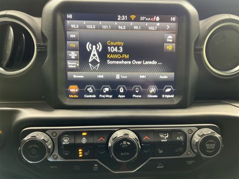 Used 2023 Jeep Wrangler Unlimited Sahara w/ Cold Weather Group image 16