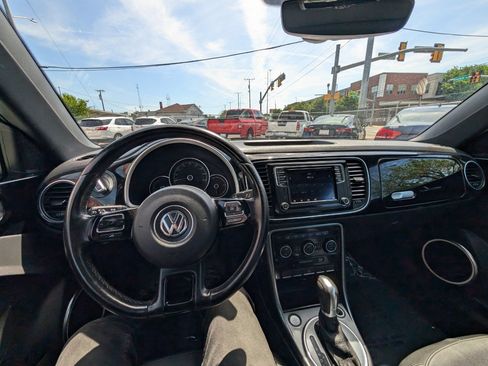 Used 2019 Volkswagen Beetle 2.0T SE FWD image 19