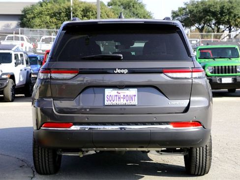 Used 2025 Jeep Grand Cherokee Laredo image 6