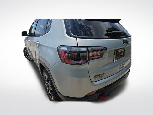 Used 2025 Jeep Compass Trailhawk AWD/4WD image 8